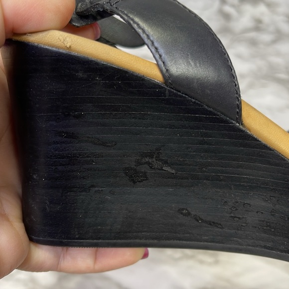 UGG Farrah Premium leather upper Leather straps Adjustable Buckle closure size 8 - Picture 16 of 16